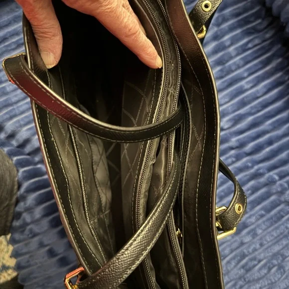 Michael Kors Elegant Brown and Black Tote - Picture 4 of 15